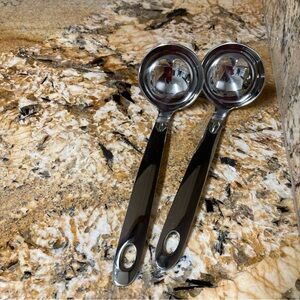 ONEIDA Stainless Steel Soup Ladles Set of 2 NEW